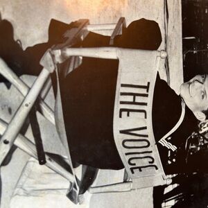 Vintage 'The Voice' Director's Chair Frank Sinatra 19 7630 page pamphlet